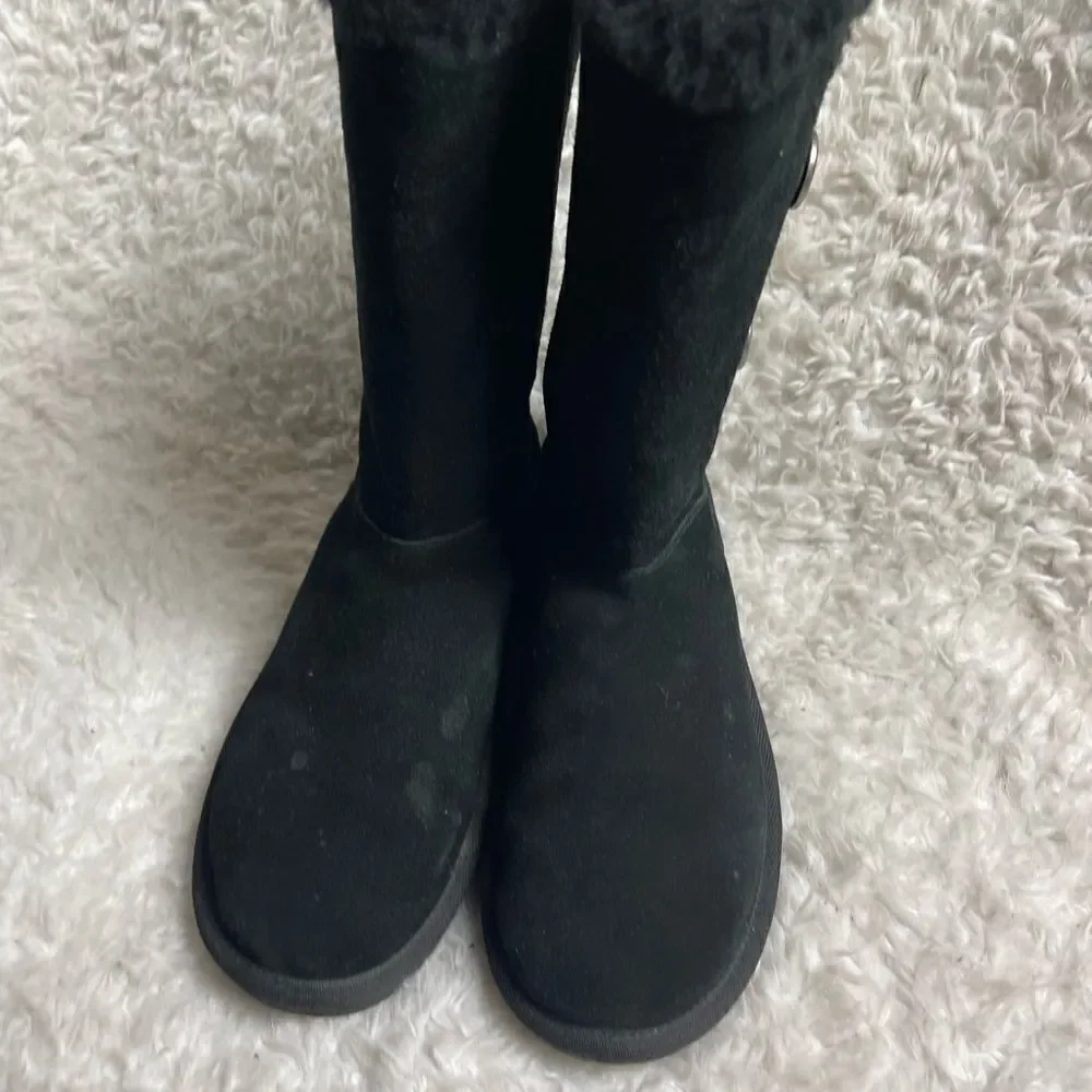 Koolaburra By UGG  Kinslei Black suede mid calf boots  buttons accents size 8